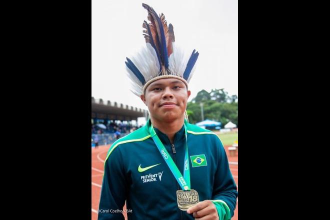Indígena revelação no atletismo de MS treina com dardos de bambu