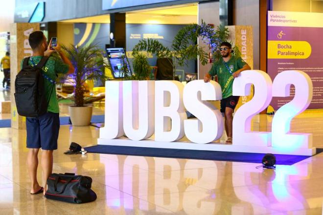 Esporte universitário ajuda jovens a lidar com frustrações