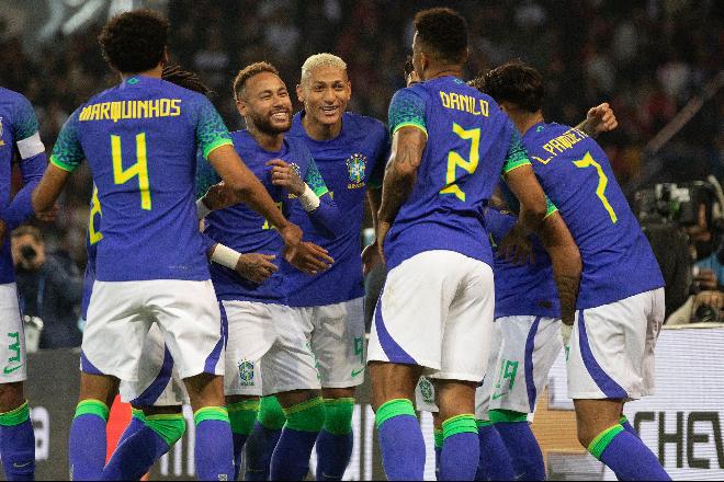 Brasil fecha preparação em jogo tenso, com cara de Copa, e goleia Tunísia