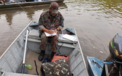 Campo-grandenses são flagrados pescando ilegalmente e multados em R$ 600 pela PMA