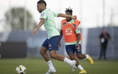 Tite inicia preparação para amistosos com seleção quase completa na França