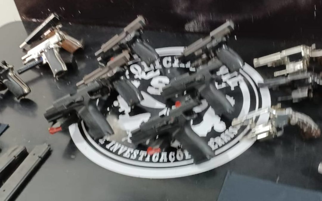 Policiais disfarçados estouram QG onde PCC guardava armas para enviar ao presídio