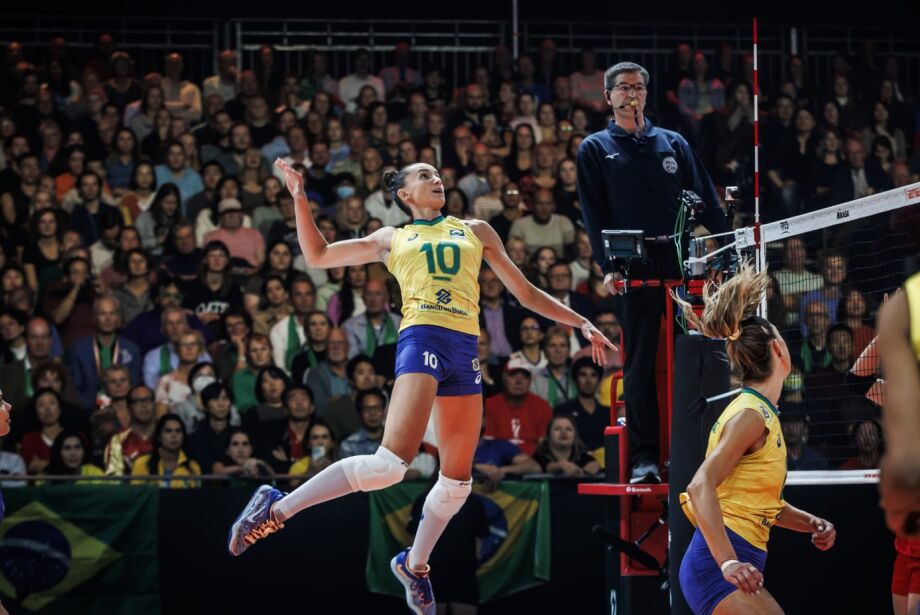 Brasil vence Japão de virada e vai à semifinal do Mundial de Vôlei