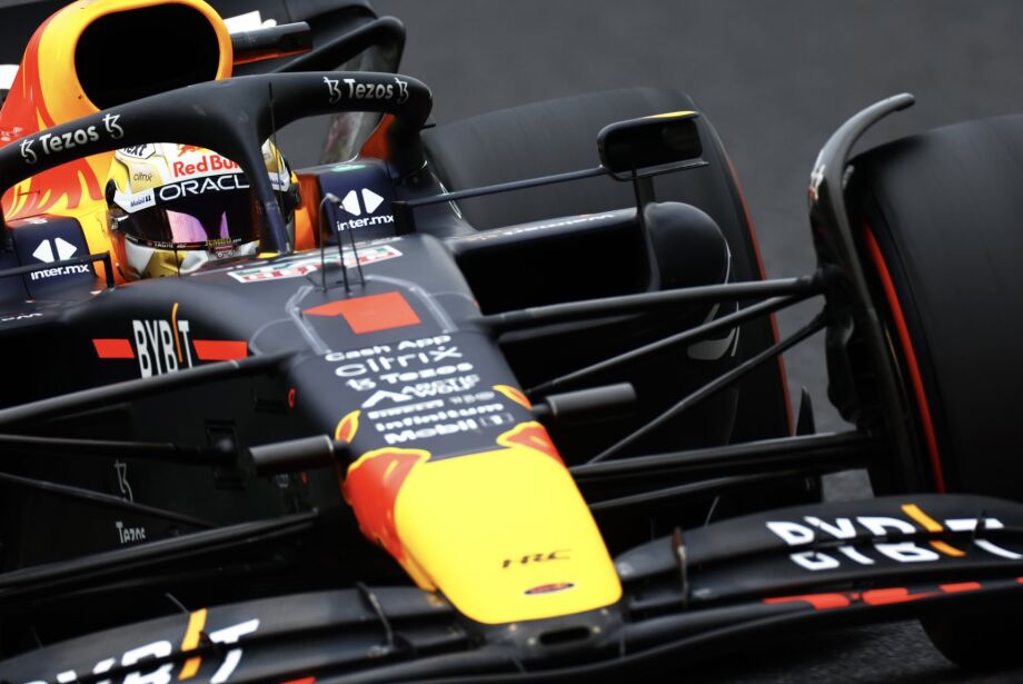 Verstappen crava melhor tempo no 3° treino livre do GP do Japão, batendo Ferraris