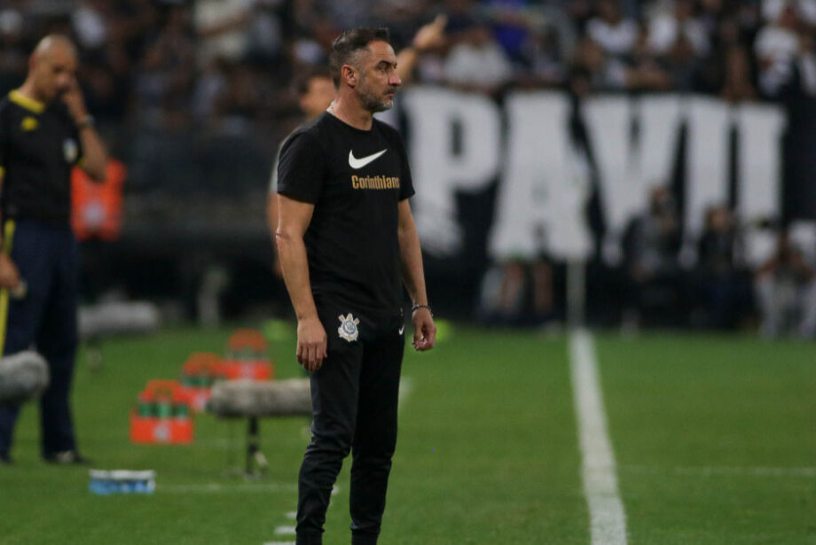 Vítor Pereira prega ‘espírito de união’ para Corinthians voltar ao G-4