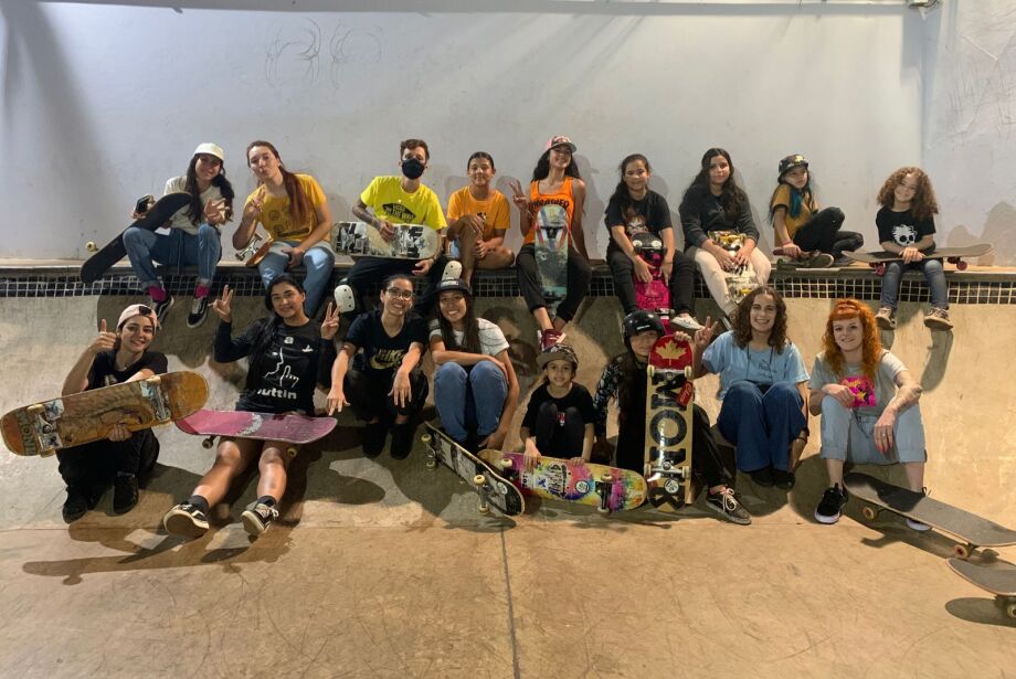Coletivo de skatistas em Campo Grande apoia mulheres que desejam aprender e a praticar o esporte