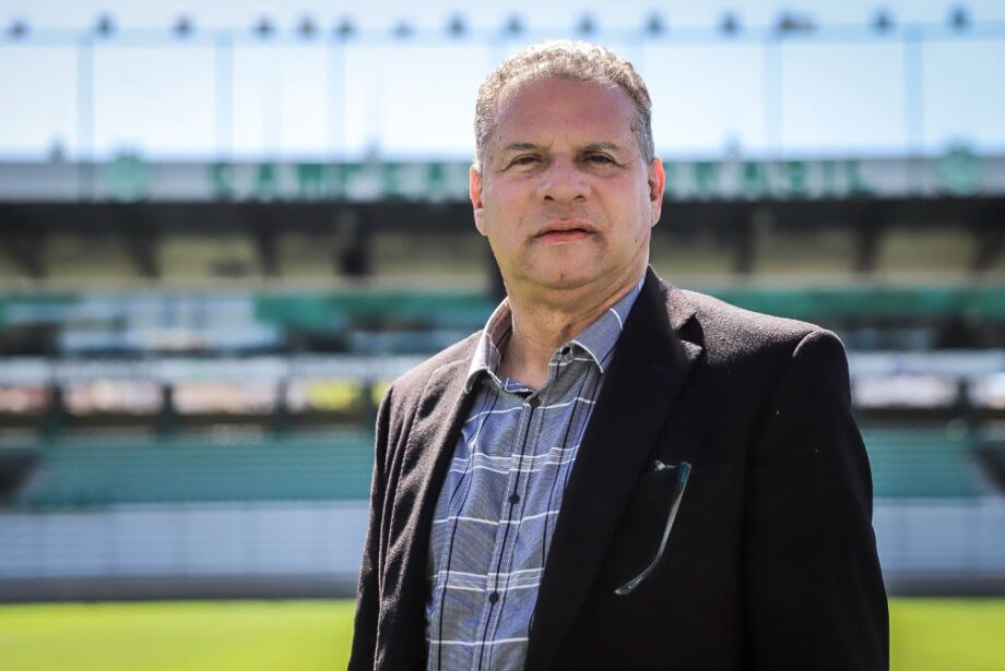 Juventude oficializa Celso Roth como treinador, após semanas de negociação