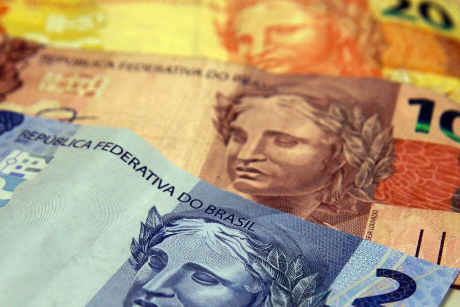 Recorde, saque da poupança soma R$ 11 bi em outubro