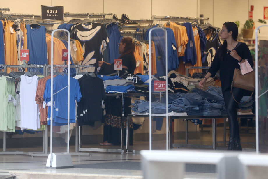 Economia brasileira deve desacelerar após eleições, dizem analistas