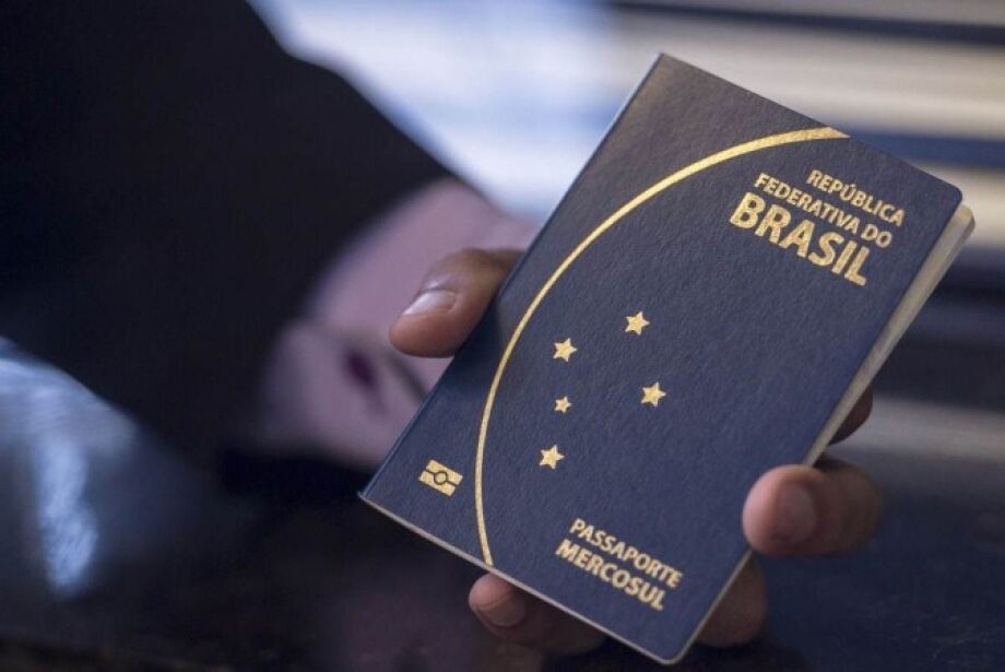 Economia promete liberar verba para PF retomar emissão de passaportes