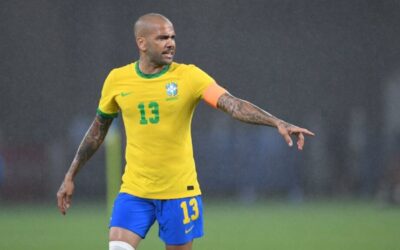 Daniel Alves bate o recorde de Djalma Santos como brasileiro mais velho convocado a uma Copa