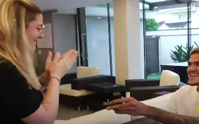 Pedro comemora convocação com pedido de casamento