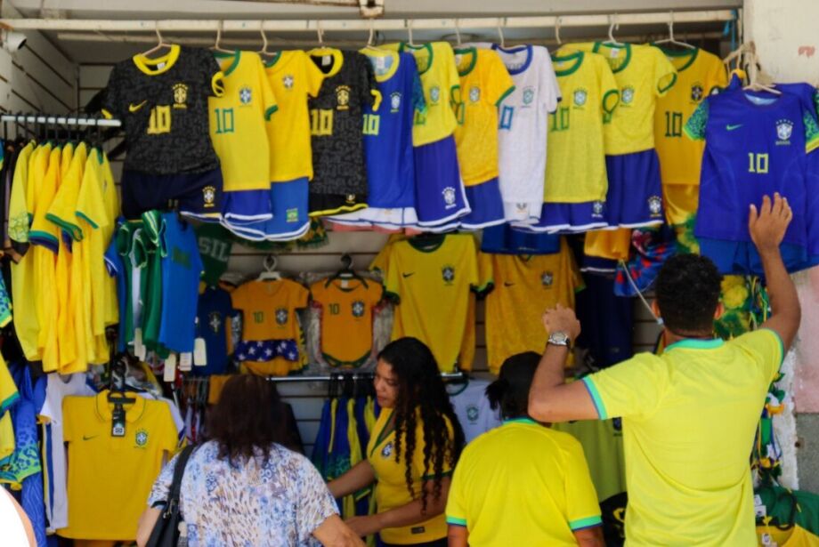 Procura pela camisa da seleção dispara às vésperas da estreia na Copa