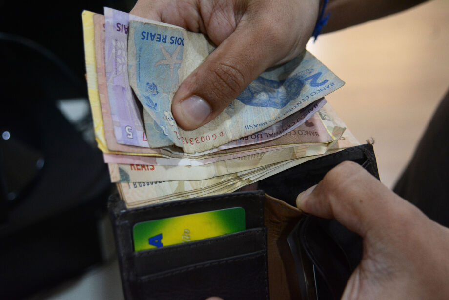 Confira como investir seu 13º para ter tranquilidade financeira em 2023