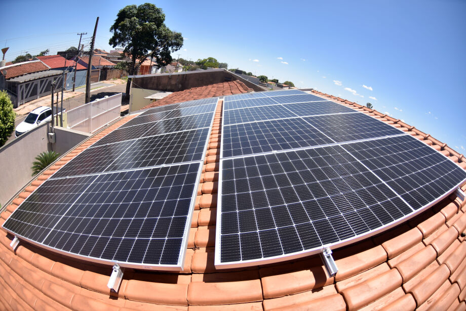 Câmara aprova projeto de lei que amplia prazo e isenta quem tem painel solar