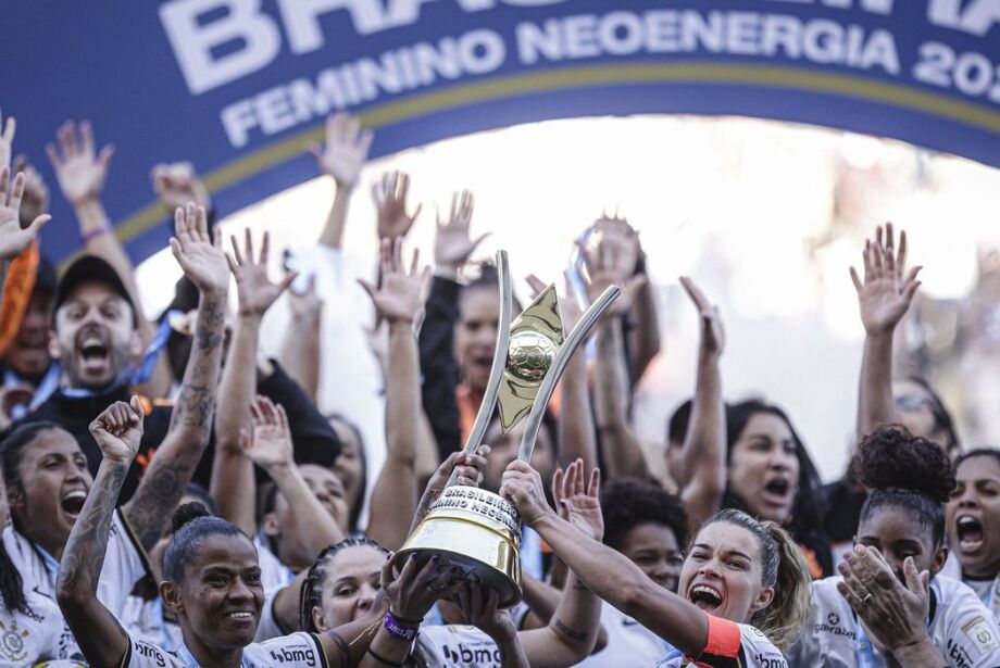 Supercopa em 5 de fevereiro abre temporada 2023 do futebol feminino