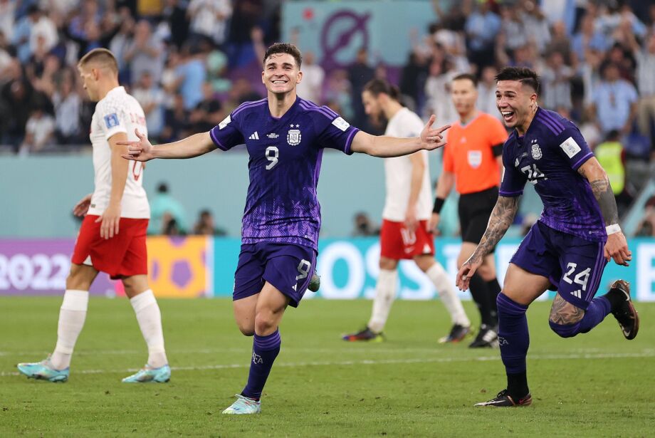 Torcida argentina transforma Doha em Buenos Aires e empurra seleção para as oitavas de final