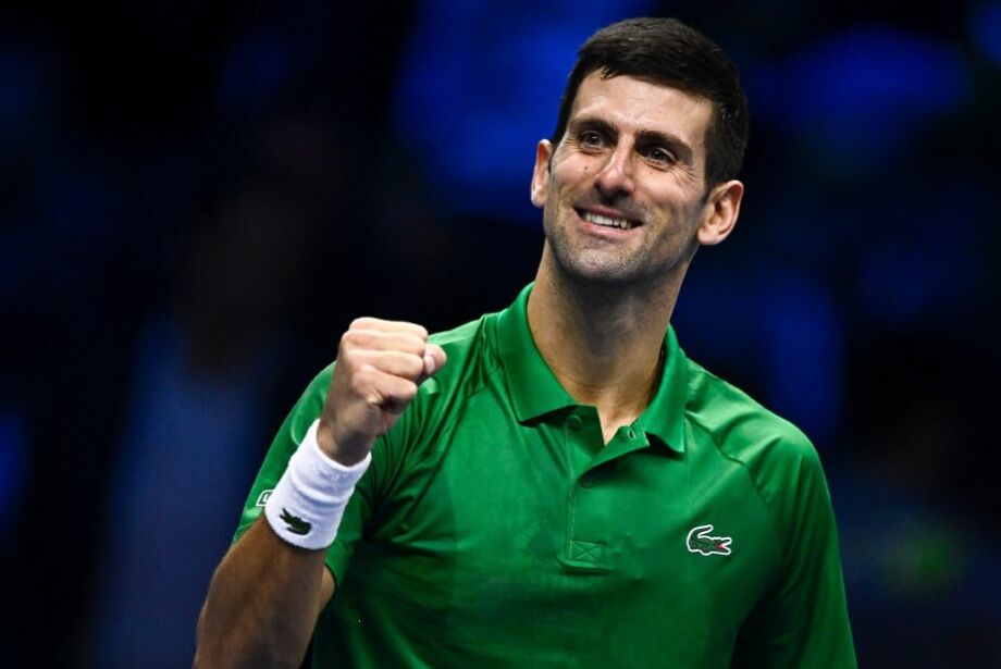 Djokovic dança na quadra, alegra torcida, mas desiste de jogo exibição em Dubai