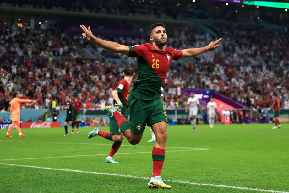 Jovem que ofuscou Cristiano Ronaldo ganhou vaga em Portugal na véspera da Copa