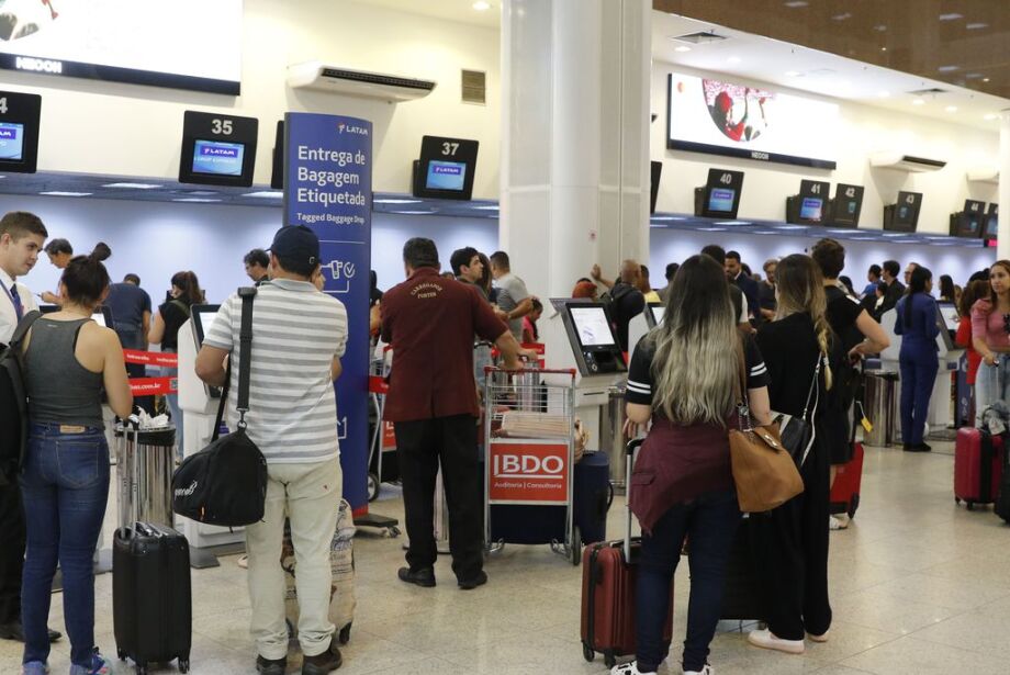 Aeronautas mantêm greve marcada para esta segunda-feira