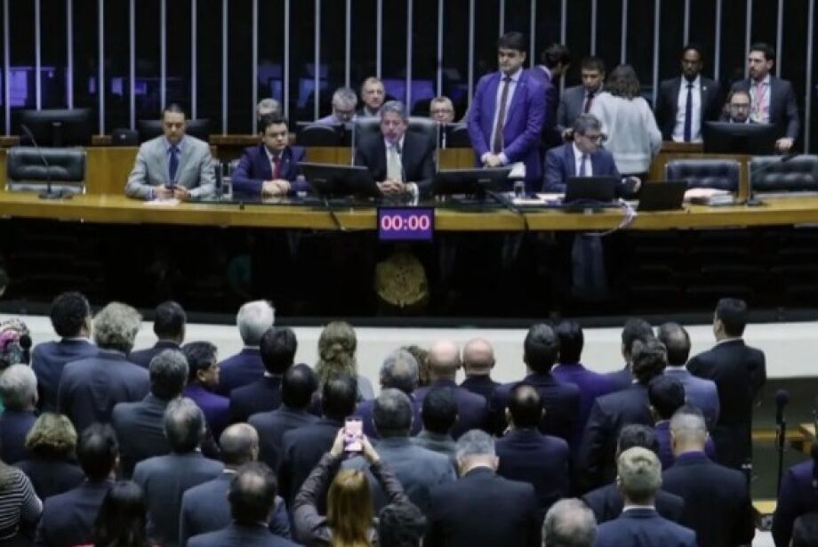 Câmara aprova intervenção federal na segurança do DF e aguarda Senado