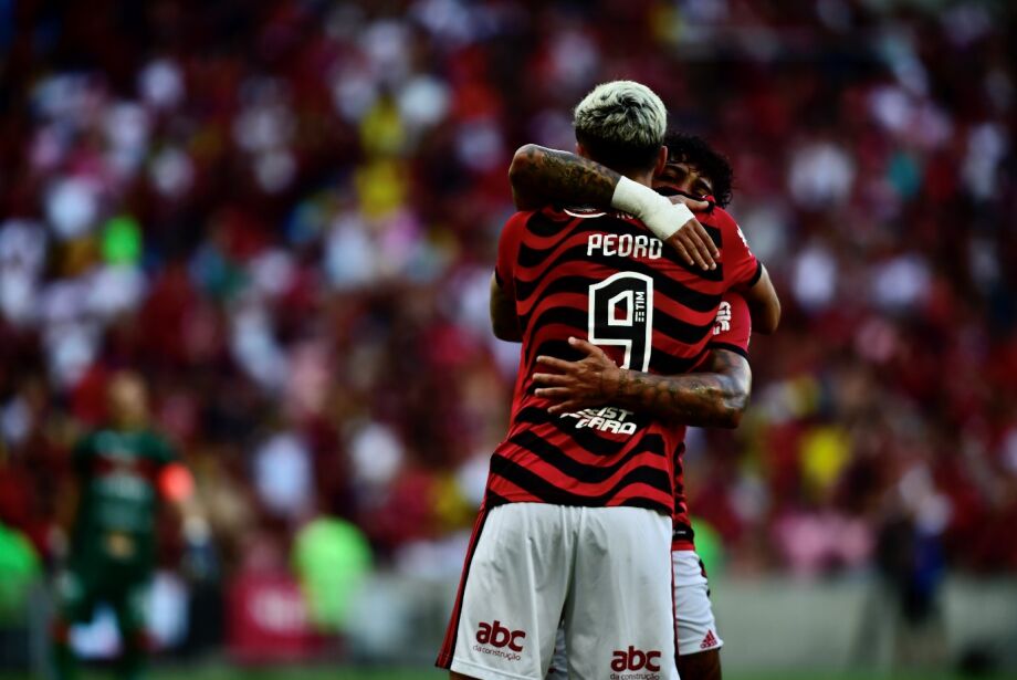 Pedro faz golaço de peito e Flamengo goleia na estreia de Vítor Pereira