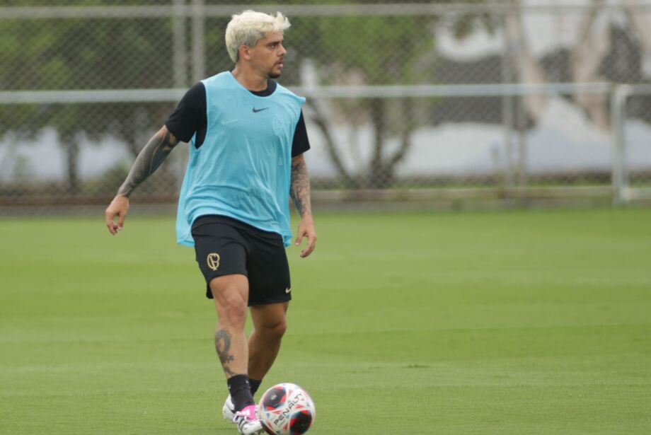 Sobre equipe da estreia do Timão, Fernando Lázaro dá pistas em treino do Corinthians