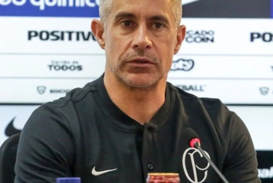 Sylvinho é anunciado como novo treinador da seleção da Albânia