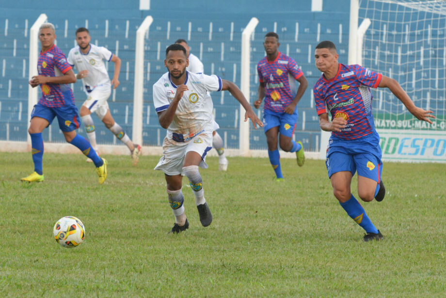 Em jogo cheio de gols, Costa Rica mantém a liderança no Campeonato Estadual