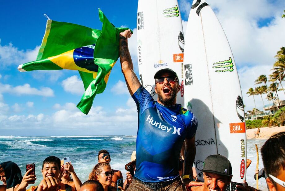 Filipinho vence etapa de Sunset Beach do circuito mundial de surfe