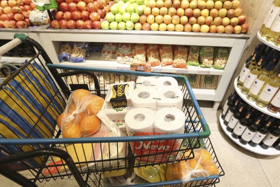Juros elevados retraíram economia no 4º trimestre de 2022