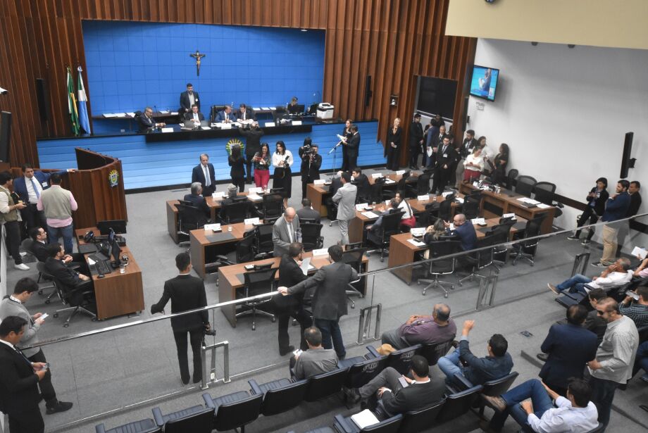 Após luto de três dias, sessão na Assembleia é retomada e marcada por homenagens a Amarildo Cruz