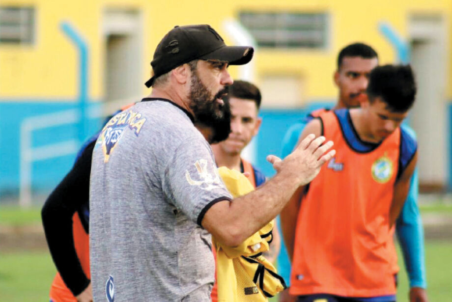 Derrotado no 1º jogo, Costa Rica amarga sequência sem vitórias