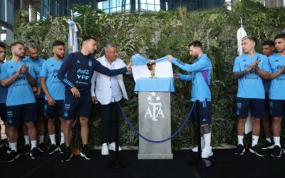 Messi recebe homenagem da federação argentina com nome em novo CT da seleção