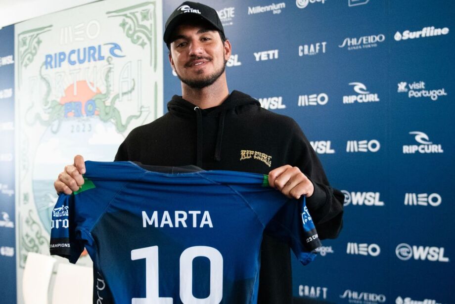Circuito Mundial de Surfe chega aos Supertubos de Portugal