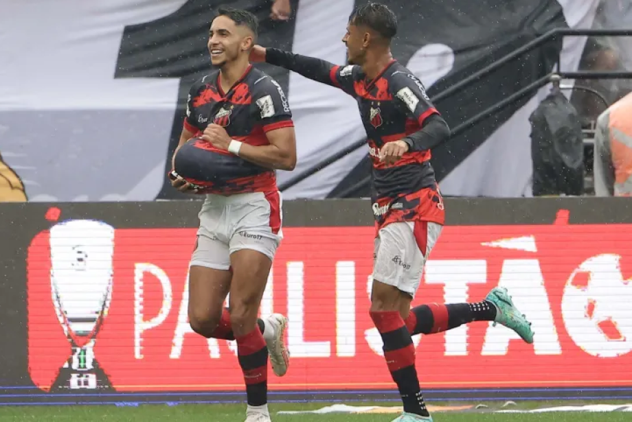 Corinthians joga mal, perde nos pênaltis para o Ituano e está fora do Paulistão