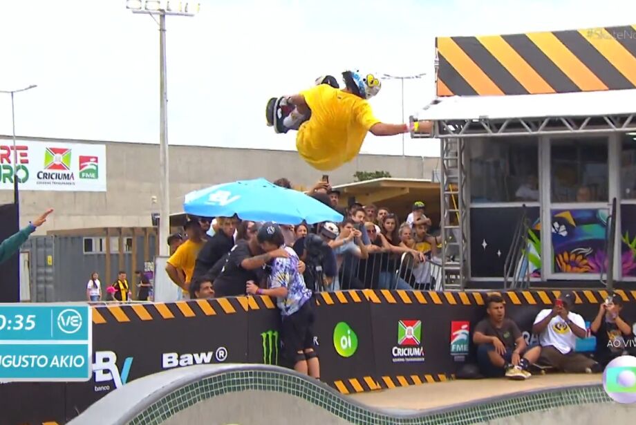 Japinha leva o título e atual 3º melhor do mundo, Pedro Barros, conquista o vice no skate park