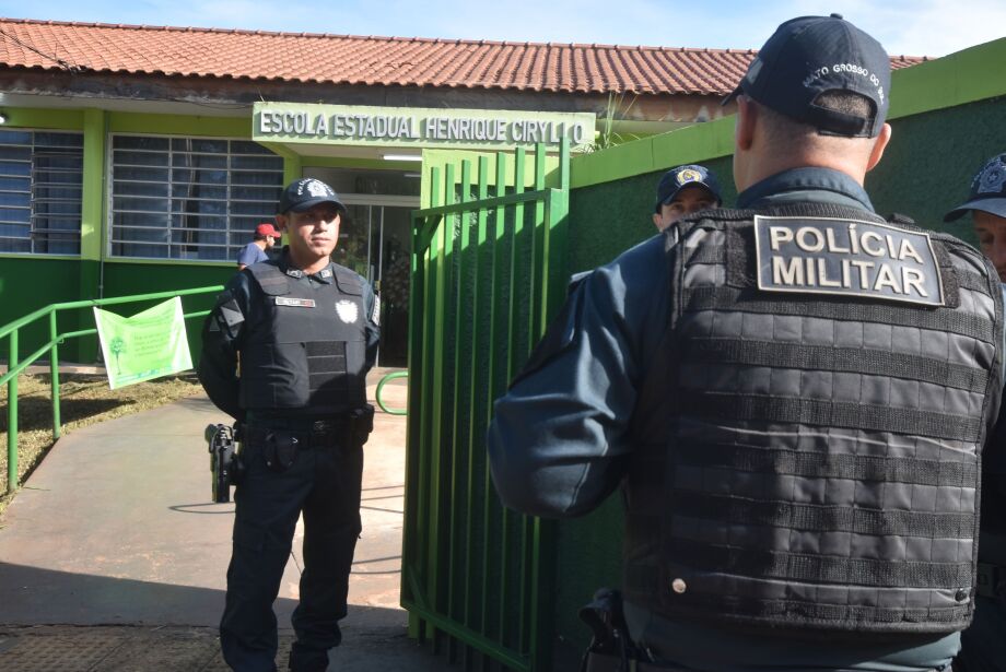 Com dois policiais em cada escola, instituições de ensino reforçam segurança e propõem reflexão