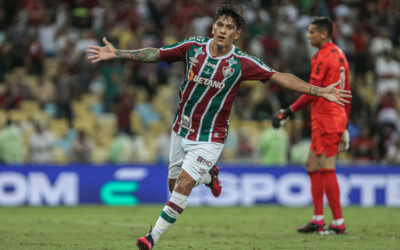 Fluminense goleia Flamengo e fatura o bi do Campeonato Carioca