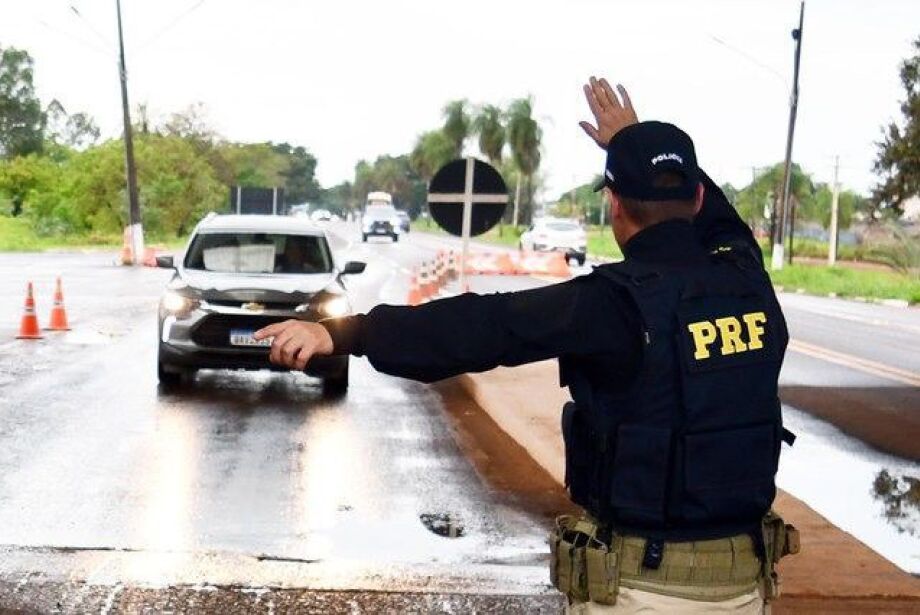 No feriado, PRF registra redução no número de mortes na estrada, mas aumento em apreensão de drogas