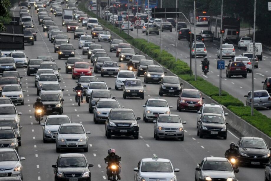 Cada vez mais velha, frota nas ruas está perto de 11 anos de uso