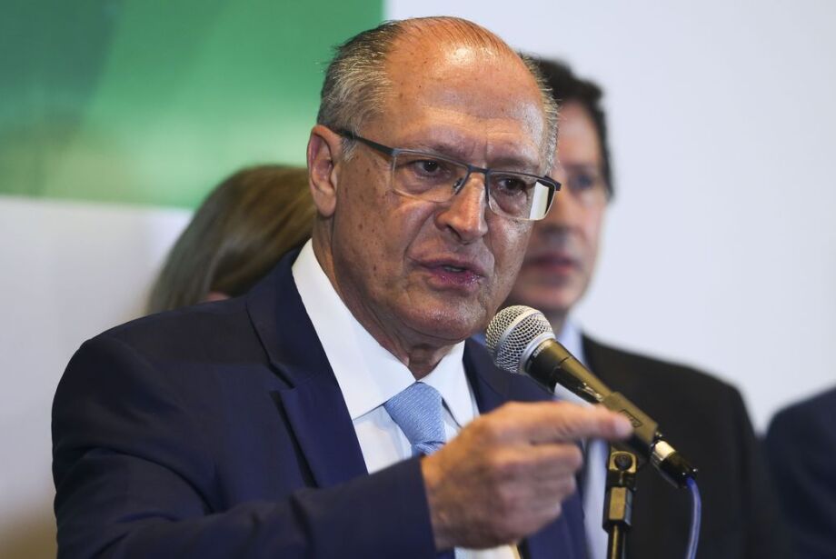 Alckmin anuncia aval britânico para desburocratizar exportação de frango brasileiro