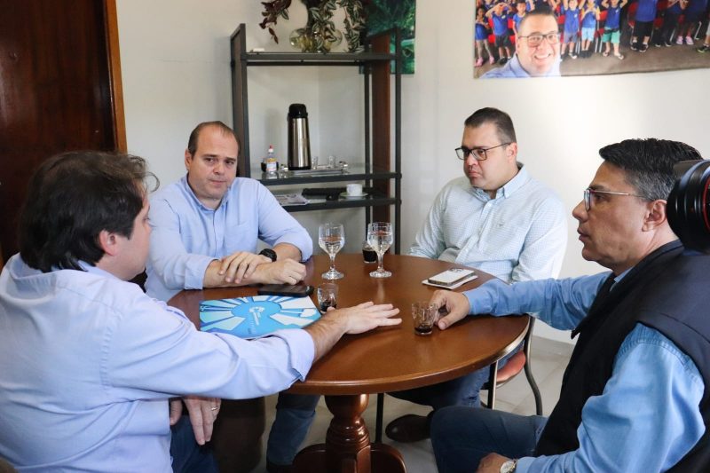 Alan Guedes recebe representantes da Famasul e Sebrae na Expoagro