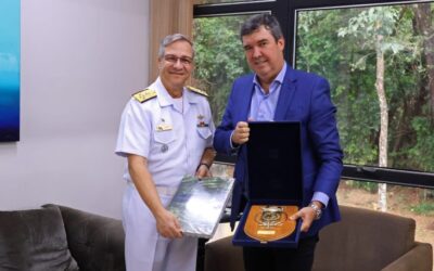 Governador Eduardo Riedel recebe o chefe do Estado-Maior da Armada da Marinha