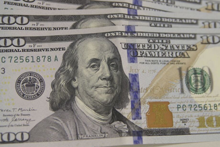Dólar cai pelo 4º pregão seguido e fecha no menor valor desde 14 de abril