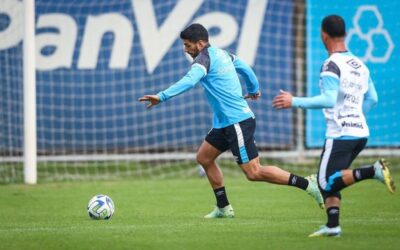 Suárez treina no Grêmio, e grupo se diz surpreso com chance de aposentadoria
