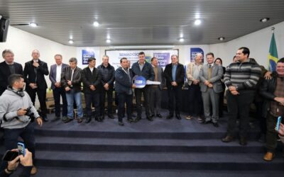Prefeitos dizem que entrega de maquinários vai melhorar produção e aumentar renda do agricultor familiar