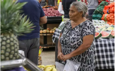 Gasolina, luz e comida: consumidor se desdobra para dar conta de tanto aumento