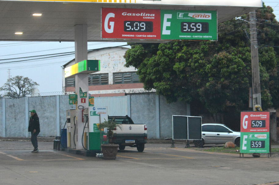 Petrobras reduz preço da gasolina nas refinarias em R$ 0,13 por litro