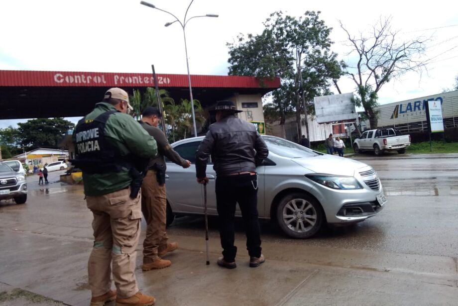 Polícia boliviana amplia ações para combater criminosos que atravessam carros roubados